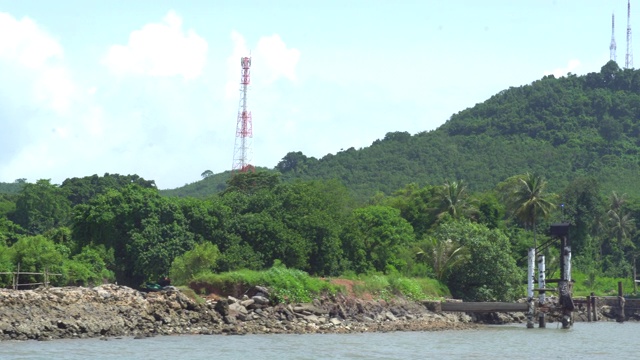 岛上的电信塔。视频素材
