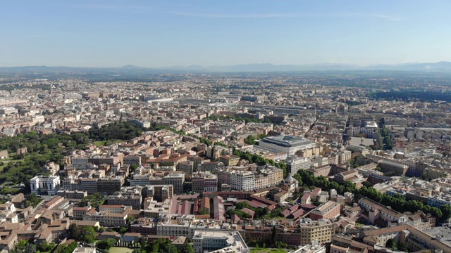 从意大利罗马房屋和基础设施的高处俯瞰。视频下载