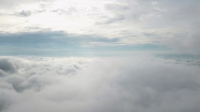 云海中的航拍视频视频素材