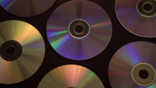 老式CD或DVD磁盘背景，旧的圆形光盘用于数据存储，共享电影和音乐视频下载