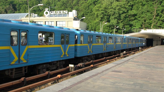 乌克兰基辅Dnipro地铁站视频素材