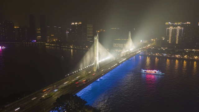 广州市大桥，夜间汽车交通。广东,中国。鸟瞰图视频素材
