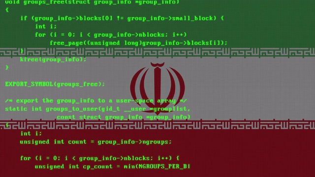 黑客代码被输入到电脑数字显示器屏幕上，背景是伊朗国旗视频下载