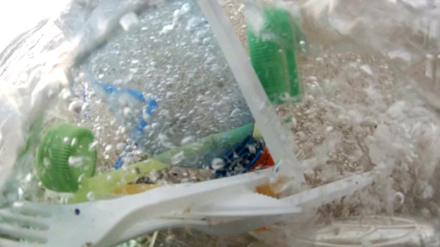 海上塑料污染视频素材