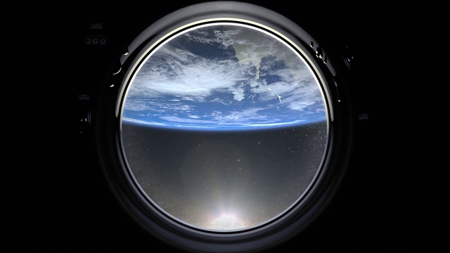 从宇宙飞船的舷窗看到的地球。国际空间站绕地球运行。现实的气氛。3 d体积云。空间。国际空间站。4 k。地球向后旋转。视频素材
