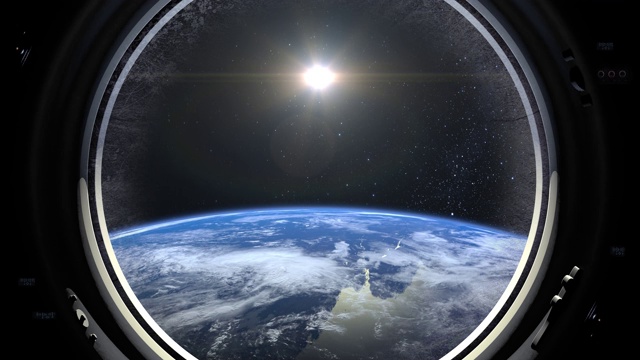 通过宇宙飞船的大舷窗看到的地球。国际空间站绕地球运行。现实的气氛。3 d体积云。空间。国际空间站。4 k。视频素材