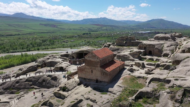 Uplistsikhe是格鲁吉亚东部一个古老的岩石凿成的小镇视频素材