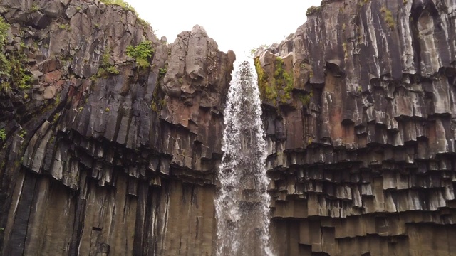 Svartifoss瀑布、冰岛视频素材