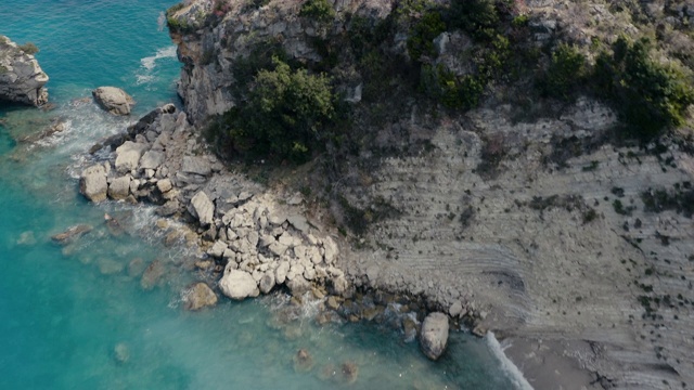 阿尔巴尼亚Pulëbardha海滩鸟瞰图视频下载