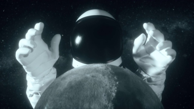 一名宇航员在月球后面伸开双手视频下载