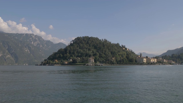 在科莫湖上的渡轮接近贝拉吉奥，贝拉吉奥，科莫湖，伦巴第，意大利湖，意大利，欧洲视频下载