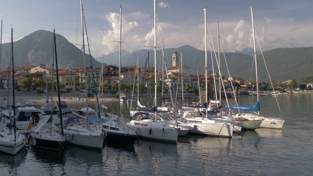 港口船只和Feriolo，马焦雷湖，皮埃蒙特，意大利湖，意大利，欧洲视频素材
