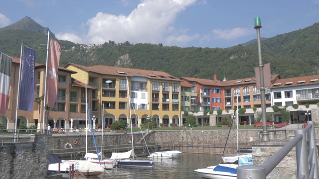 港口在坎内罗里维埃拉从湖边位置，马焦雷湖，皮埃蒙特，意大利湖泊，意大利，欧洲视频素材