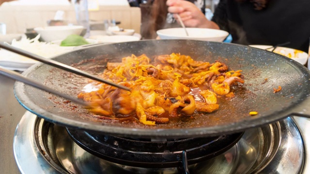 韩式食品——炒香鸡视频下载