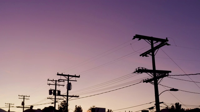 戏剧性的天空与电力线-无人机视频视频下载