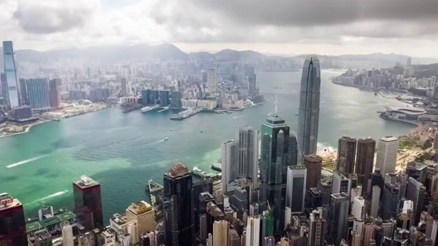多云天空下的香港城市景观视频素材