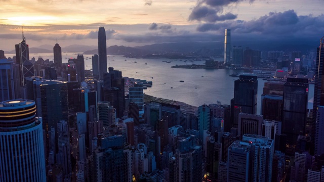 从早到晚，香港城市天际线的坍塌视频素材