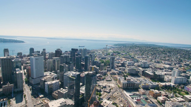 西雅图空中城市景观，南湖联盟城市中心，俯瞰天际线，面向海洋视频素材