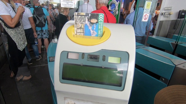 欧洲意大利卡普里岛的售票机。——慢动作视频下载