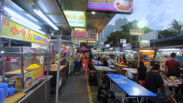 槟榔屿格尼路街上挤满了食品小贩视频下载