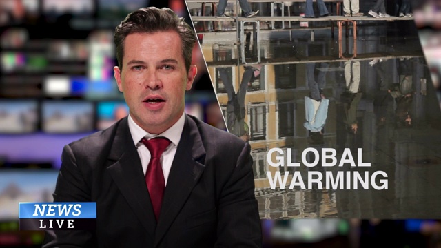男新闻主持人正在阅读关于全球变暖的晚间新闻视频素材