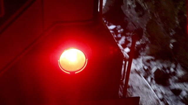 隧道内火车头的破光视频素材