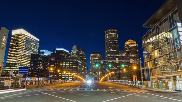 4K超高清延时:红绿灯和长曝光商业在波士顿市中心，美国。视频素材