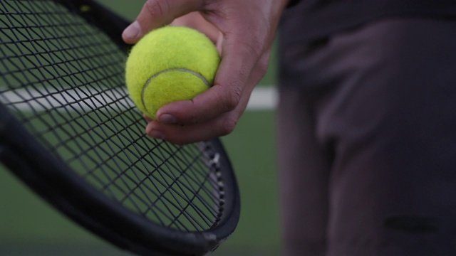 网球运动员准备发球视频下载
