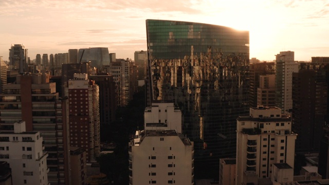 无限塔的日落鸟瞰图。圣保罗。巴西。视频下载