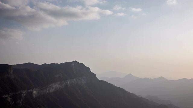 中国重庆，金福山悬崖的春色视频下载
