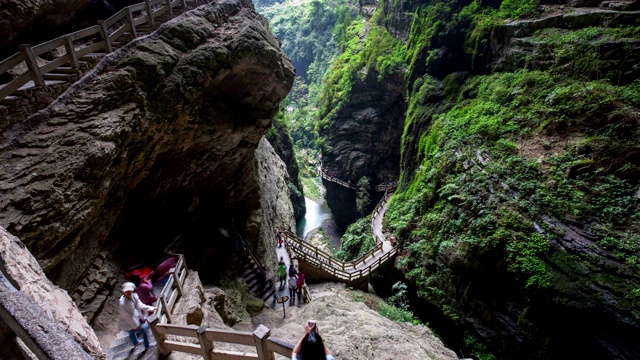 中国重庆武龙喀斯特国家地质公园三桥附近的龙水峡峡谷视频下载