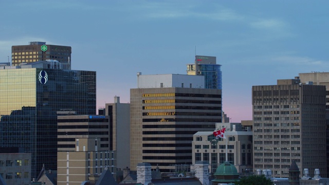 蒙特利尔市中心的右视图视频下载