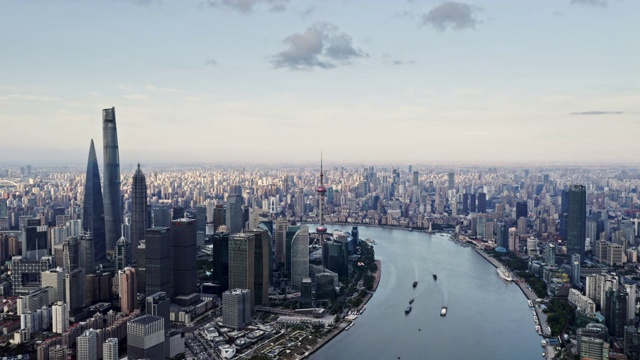 无人机俯瞰上海陆家嘴金融区视频素材