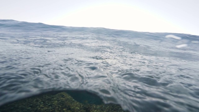 海面和海面下的海景，海浪和阳光视频下载