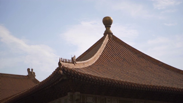 俯视中国北京紫禁城的传统屋顶结构视频素材