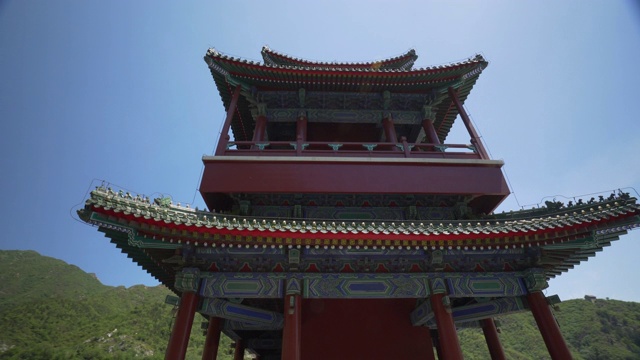 俯视蓝天下历史悠久的居永关——中国北京视频素材