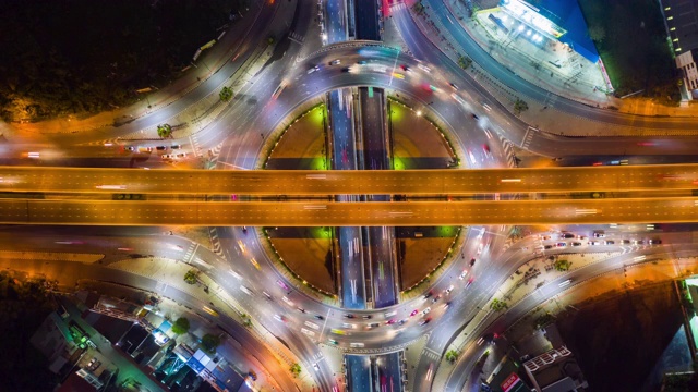 4K Hyperlapse:高速公路立交交通-高速公路或高速公路路口鸟瞰图视频素材