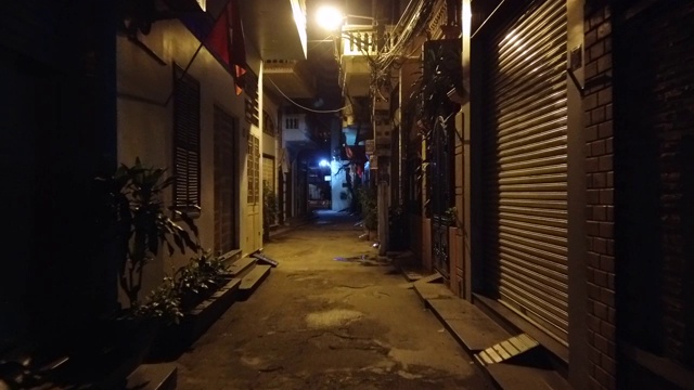穿过越南的一条小巷子视频下载