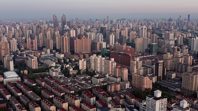 4k无人机镜头:上海上空壮丽的日出视频素材