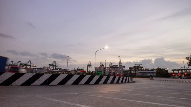 日落时间新加坡城市著名港口交通道路全景时间间隔4k视频素材