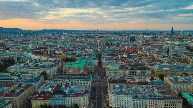 日落天空维也纳市中心交通街道空中全景4k时间间隔奥地利视频素材