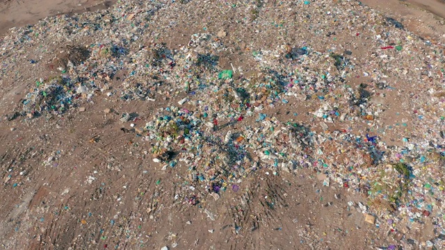 巨大的垃圾堆，地球的生态灾难视频素材