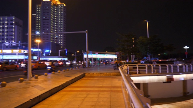 夜间照明三亚市滨江交通大桥湾全景4k中国海南视频素材