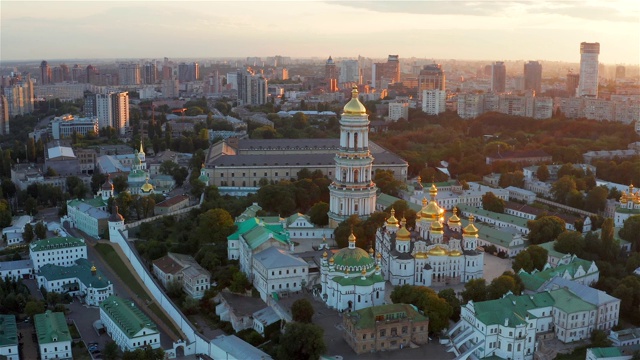 日落时分的佩切尔斯克拉夫拉，乌克兰基辅视频下载
