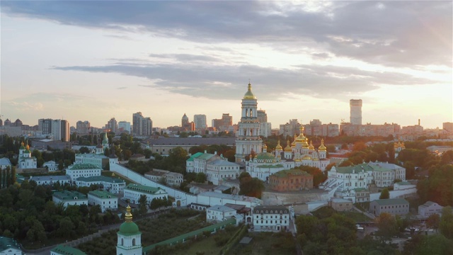 日落时分的佩切尔斯克拉夫拉，乌克兰基辅视频下载