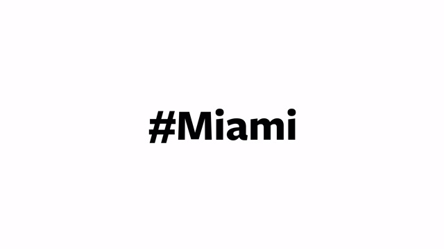 一个人在电脑屏幕上输入“#Miami”视频下载