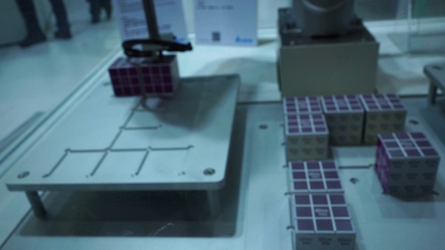 在实验室测试未来工业机器视频下载