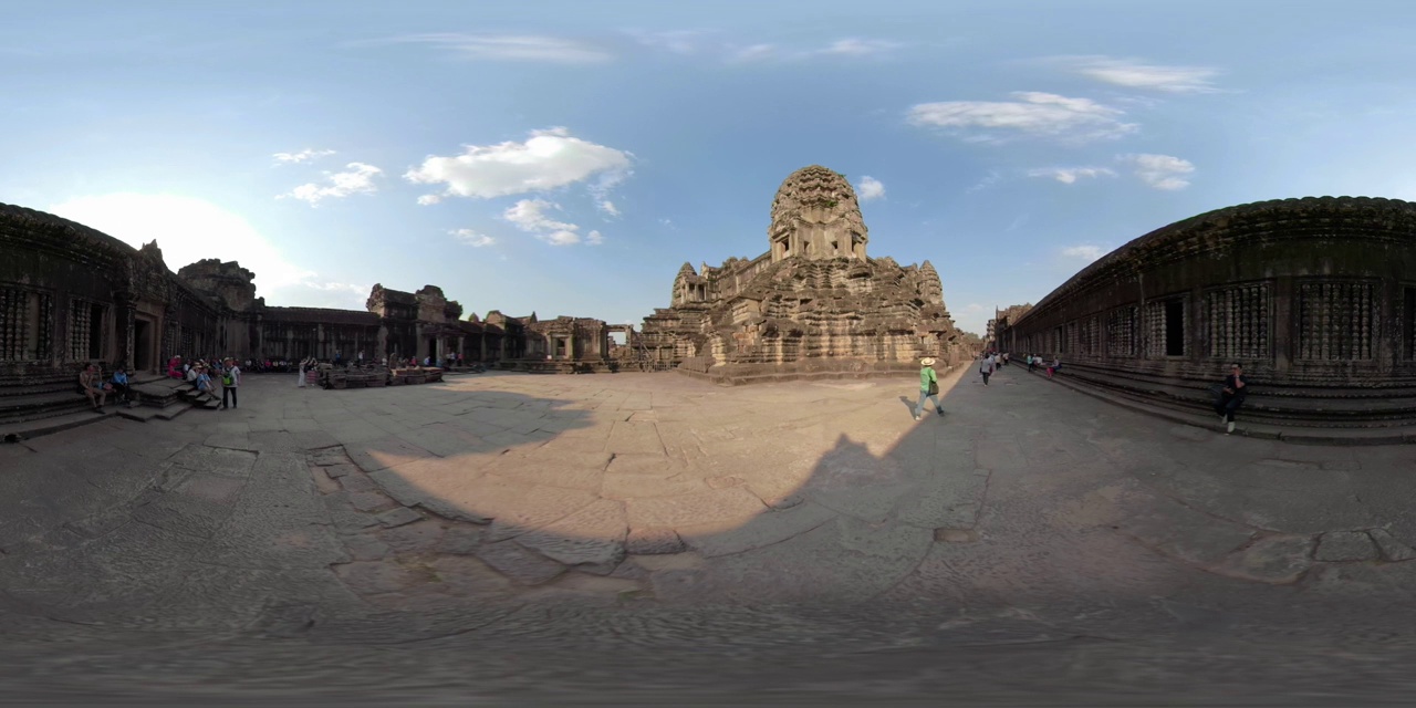 360 VR /吴哥窟寺庙内的人视频素材