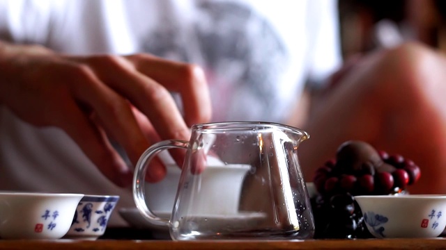 茶道:中国泡茶的过程视频素材