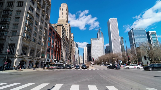 美国伊利诺斯州芝加哥的芝加哥街道和现代建筑的4K时间流逝视频素材